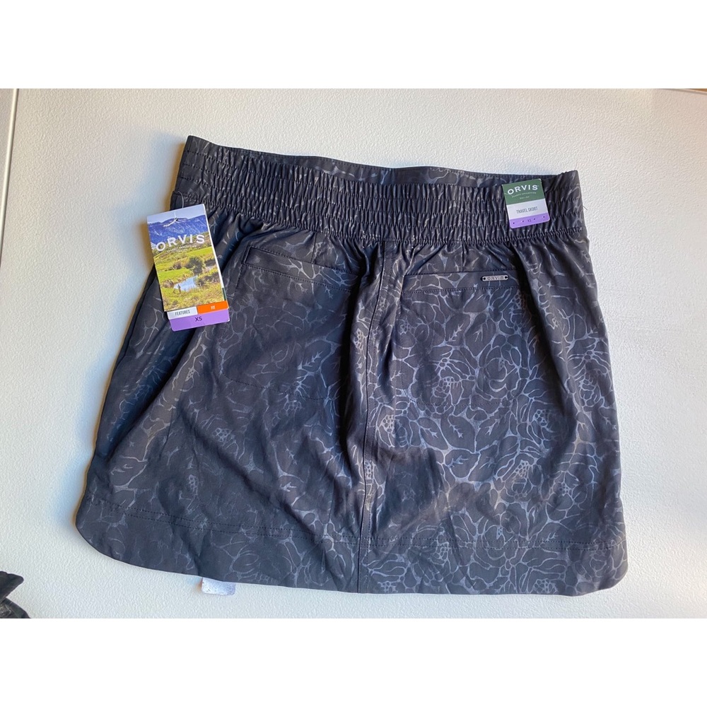 Orvis ladies embossed pull on skort Size: XS/XXL